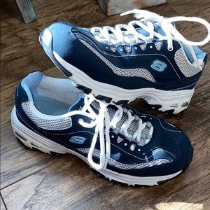 Skechers - size 8